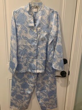 NWT - Morgan Taylor Intimates Light Blue and White Floral Women’s Pajama Set